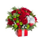 Cubo natalizio di rose rosse